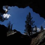 La bocca della Grotta Alta in Valmeriana: santuario astronomico o sito di estrazione medievale? - Foto di Gian Mario Navillod