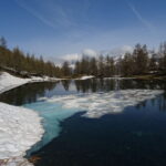 Disgelo al lago di Charey (La Magdeleine) - Foto di Gian Mario Navillod.