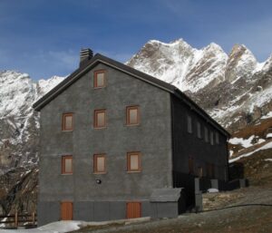 Rifugio Oriondé (Duca degli Abruzzi) sulla via normale italiana al Cervino - Foto di Gian Mario Navillod.
